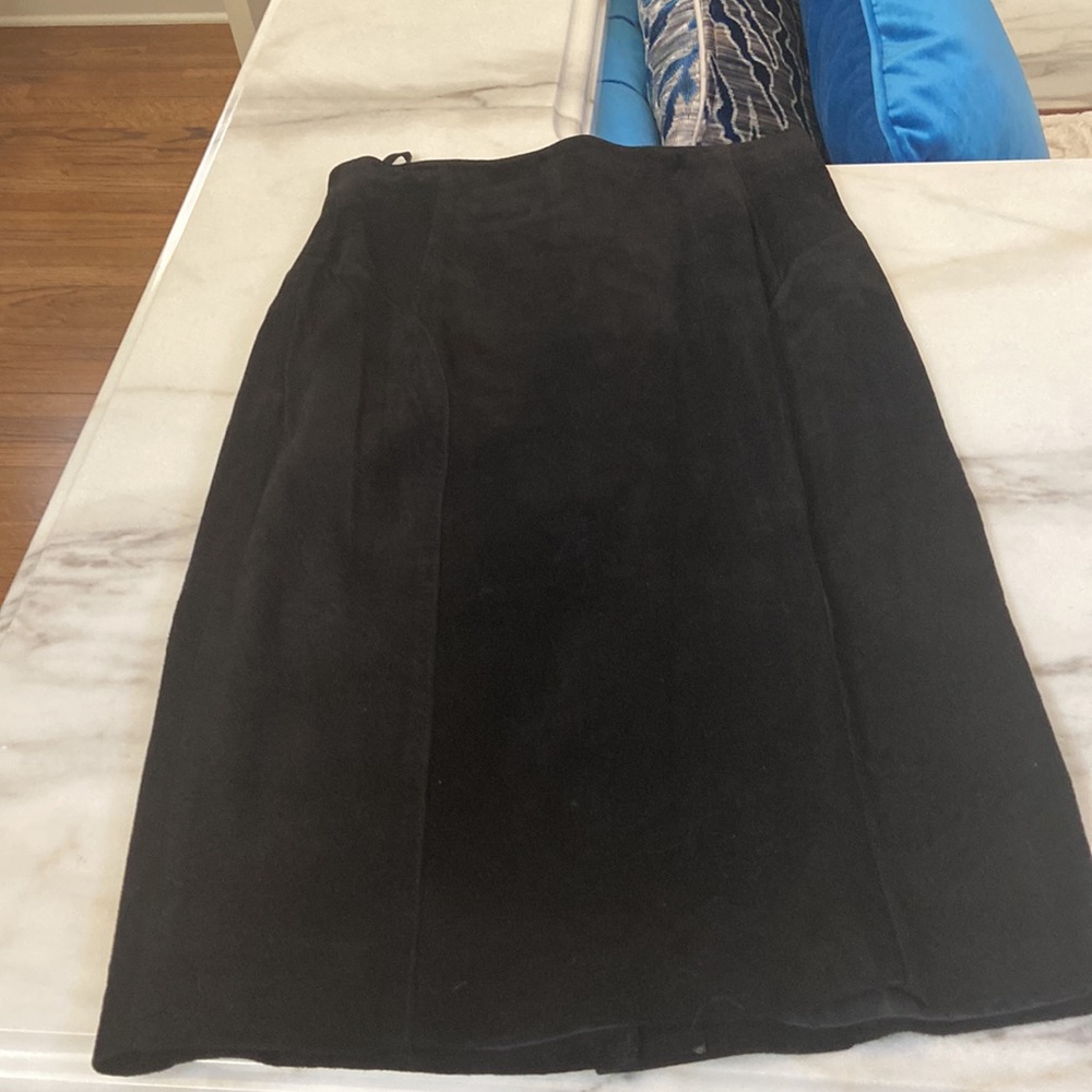 Suede skirt suit set - Picture 3 of 3
